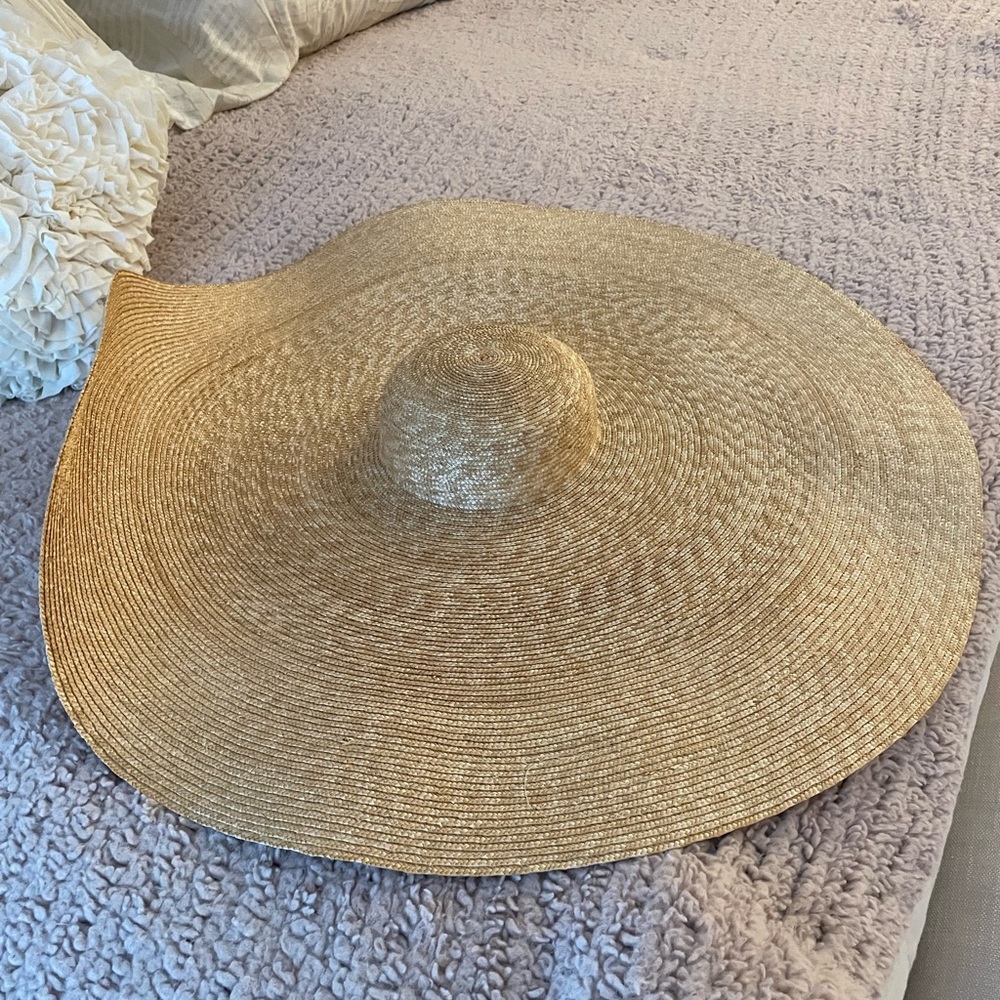Giant straw hat by Jacquemus